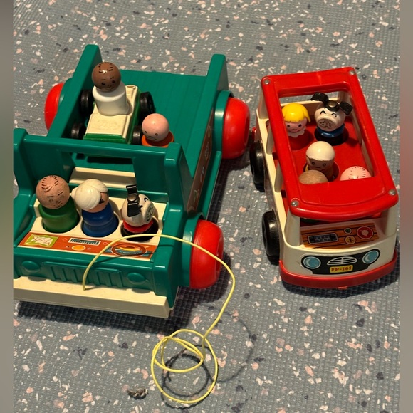 Vintage Fisher Price mini bus , 2 extra vehicles , 8 wooden people and 2 plastic - Picture 1 of 13
